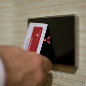 Cameră dublă matrimonială potrivită pentru persoanele cu dizabilități